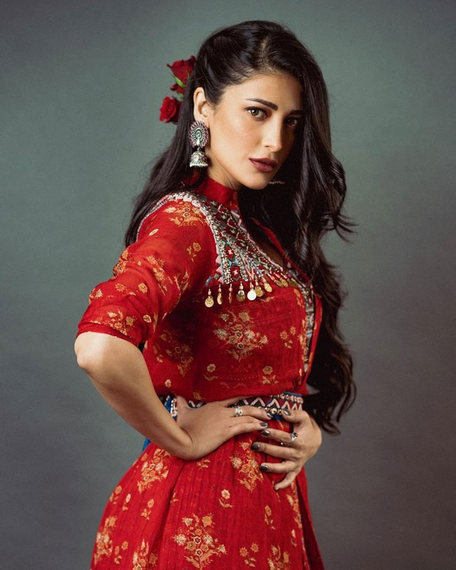 Gorgeous Shruti Haasan Instagram New Pics